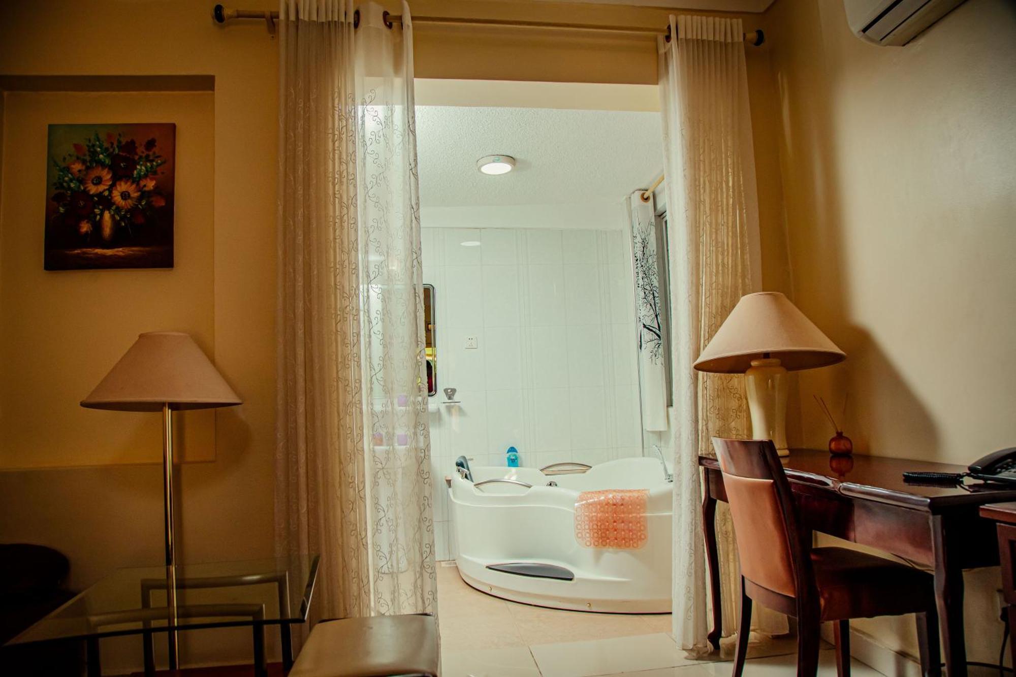 Shangri-La Hotel Muyenga Bugolobi 외부 사진