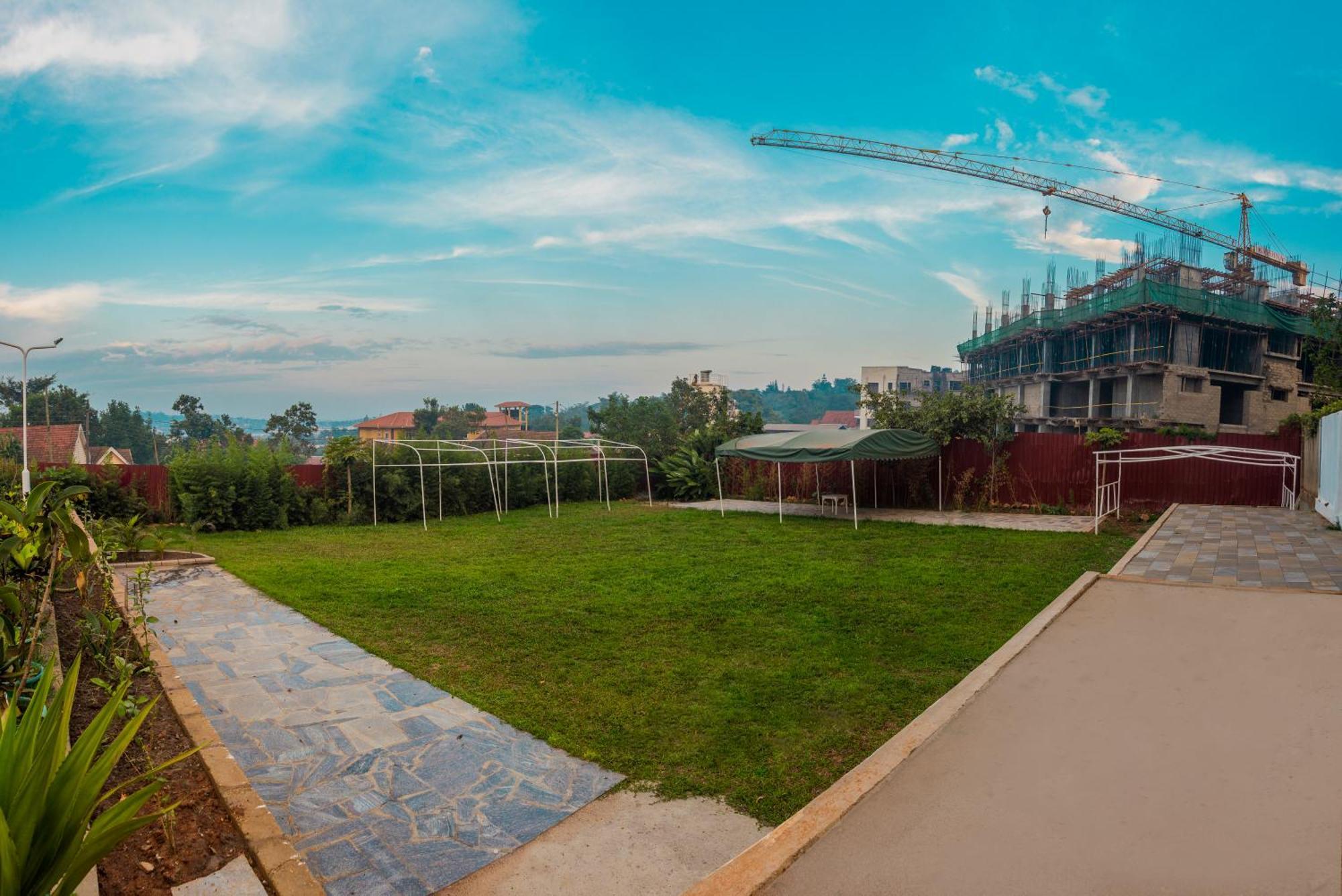 Shangri-La Hotel Muyenga Bugolobi 외부 사진